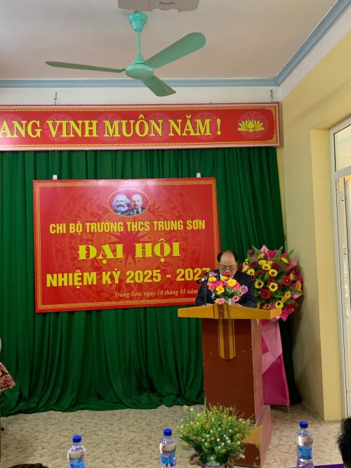 Báo cáo chính trị.jpg